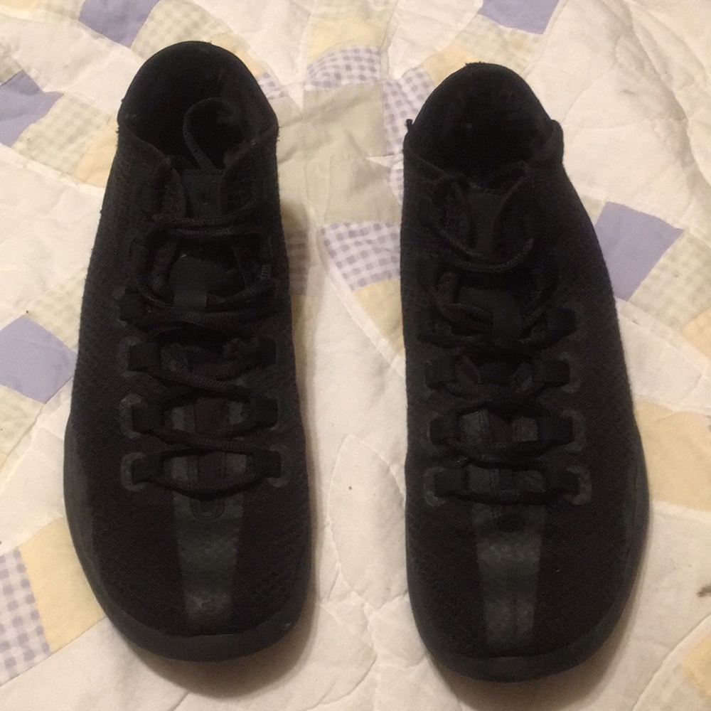 Mens 9 black Jordan's shoes